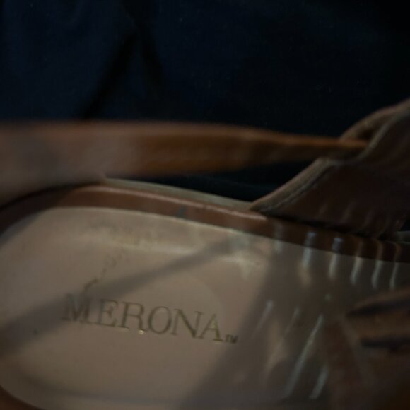 Brown Open Toe Sandal, 2.5 Inch Block Heal - Picture 4 of 4